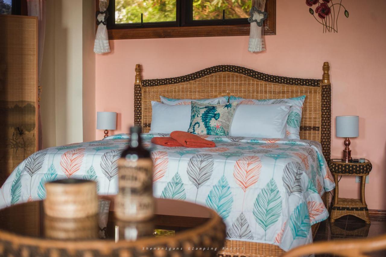 Shenanigans Glamping Resort Zamboanguita  Ngoại thất bức ảnh